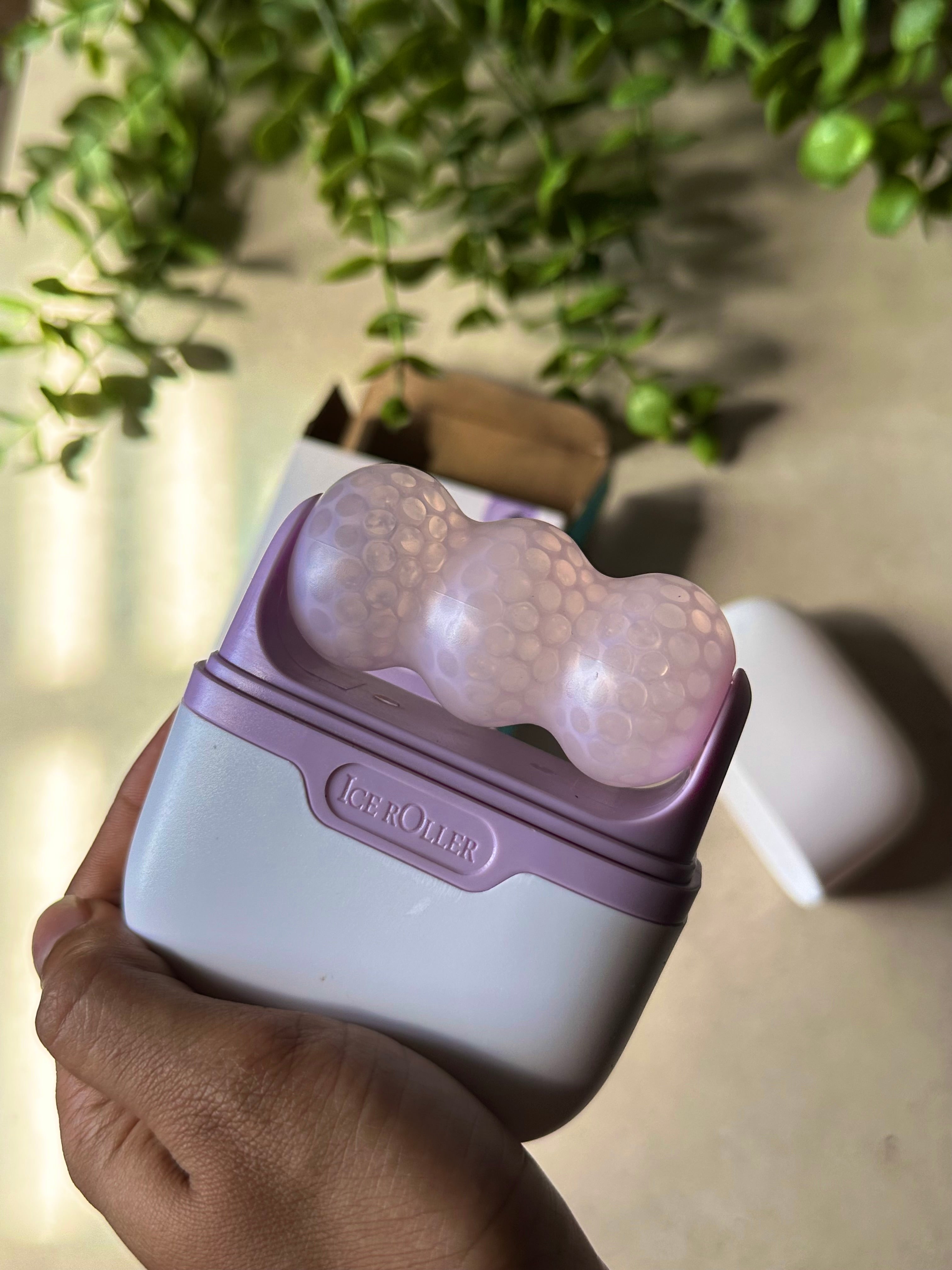 De-Puff Facial Ice Roller