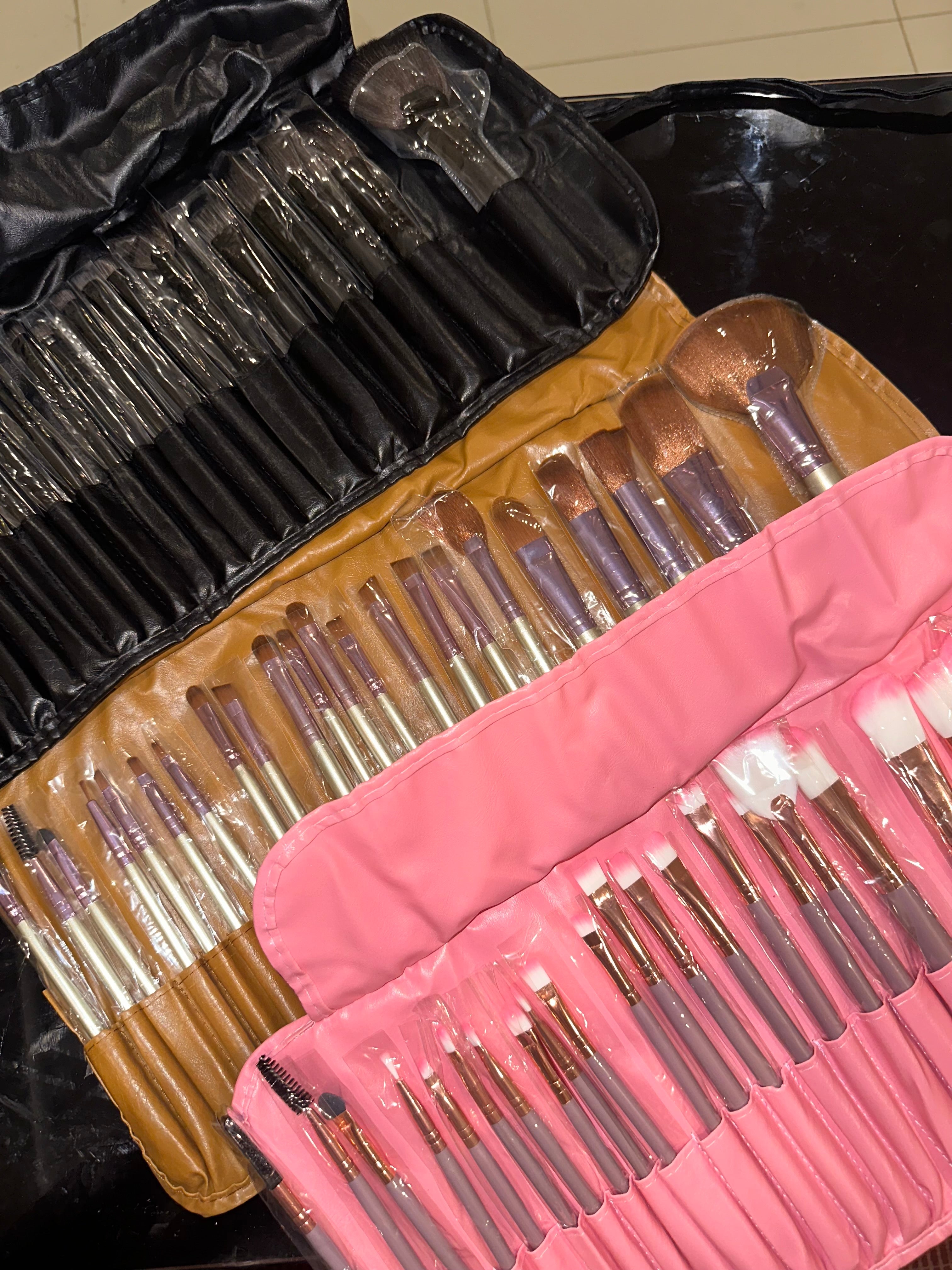 The Flawless Face Essentials (23PC) Brush Set
