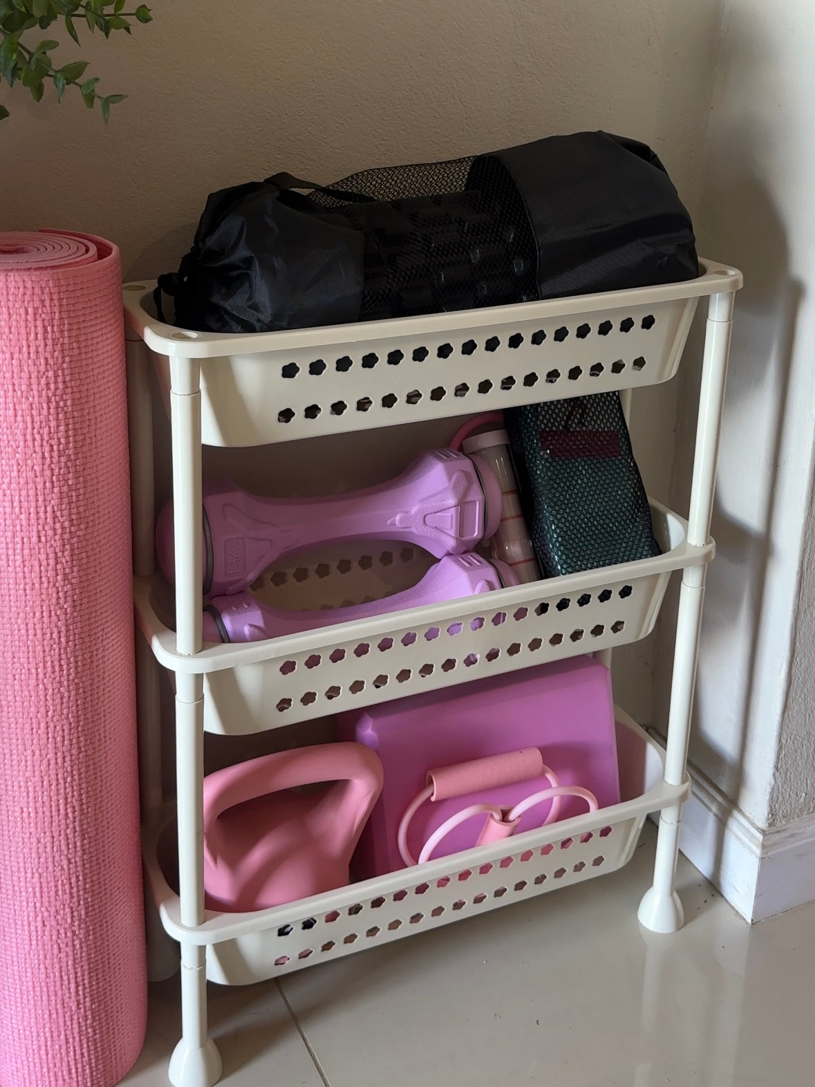 Everything in order’ organizer shelf