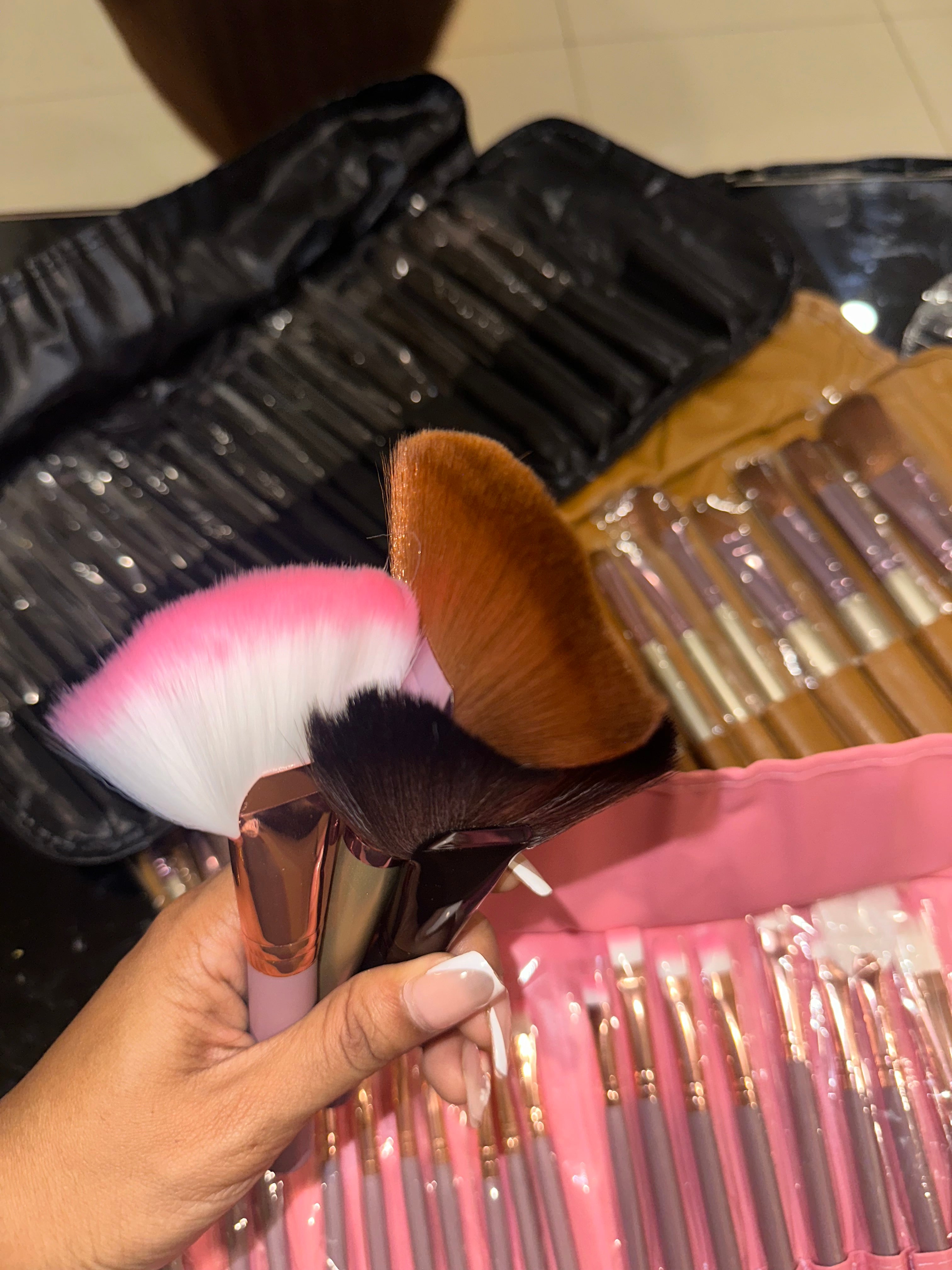 The Flawless Face Essentials (23PC) Brush Set