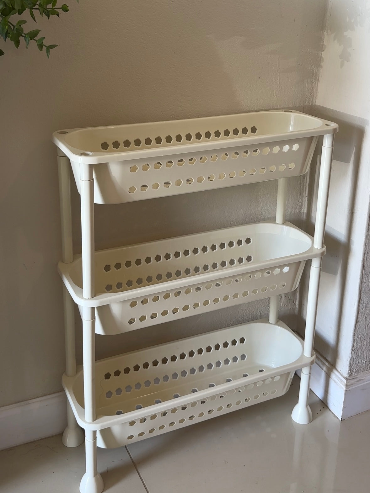 Everything in order’ organizer shelf