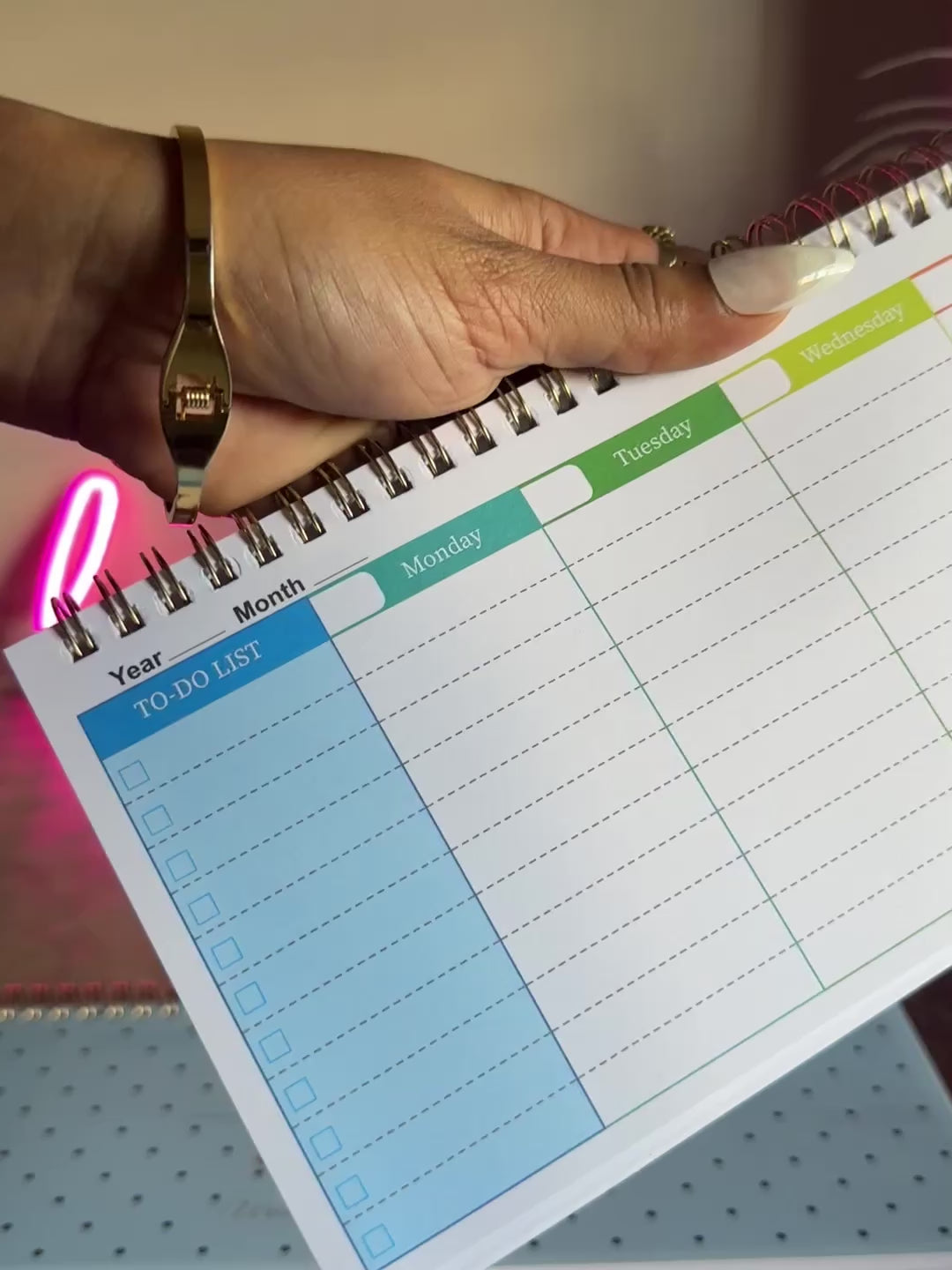Always making plans’ weekly planner